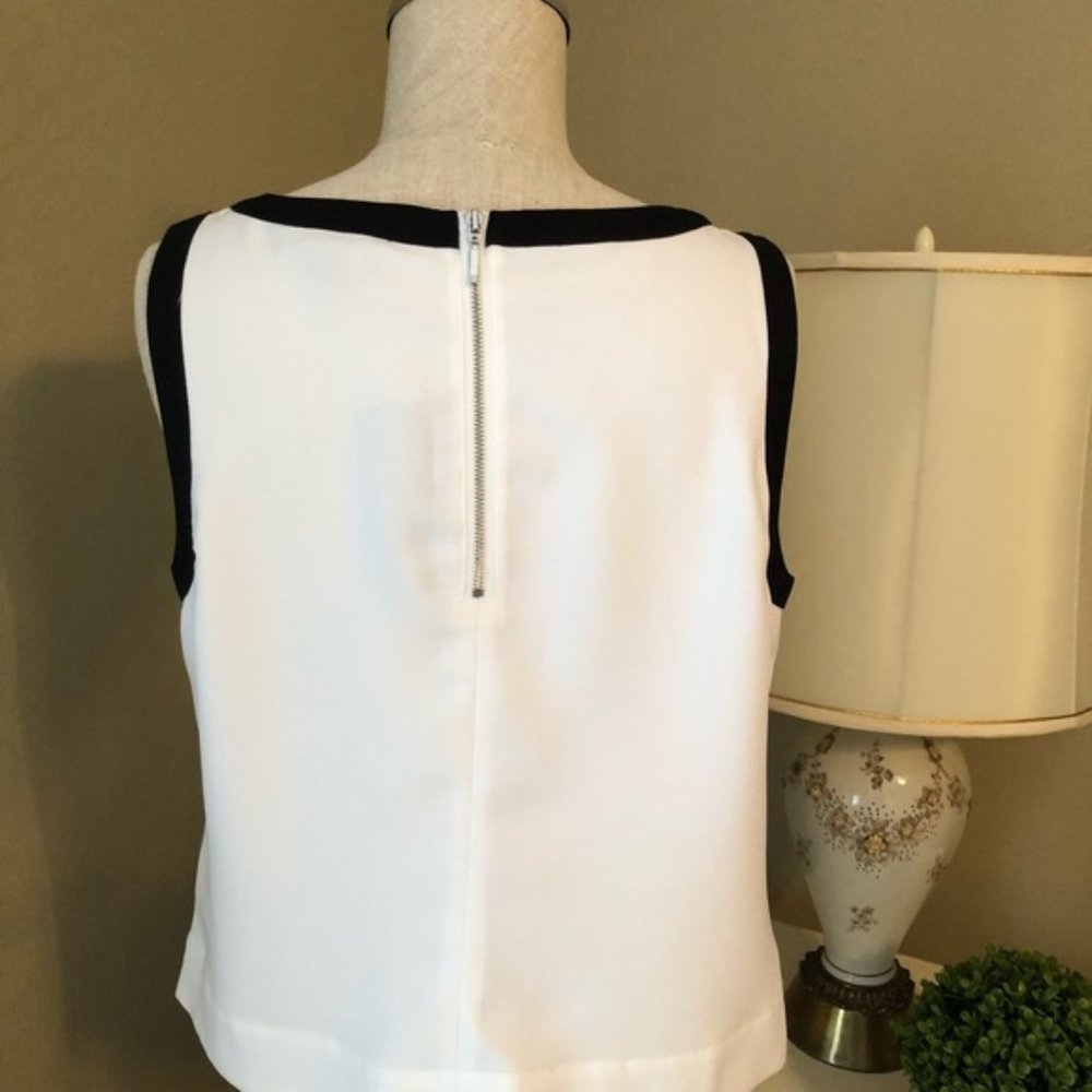 White House | Black Market White Crop Top - Size Large (L)